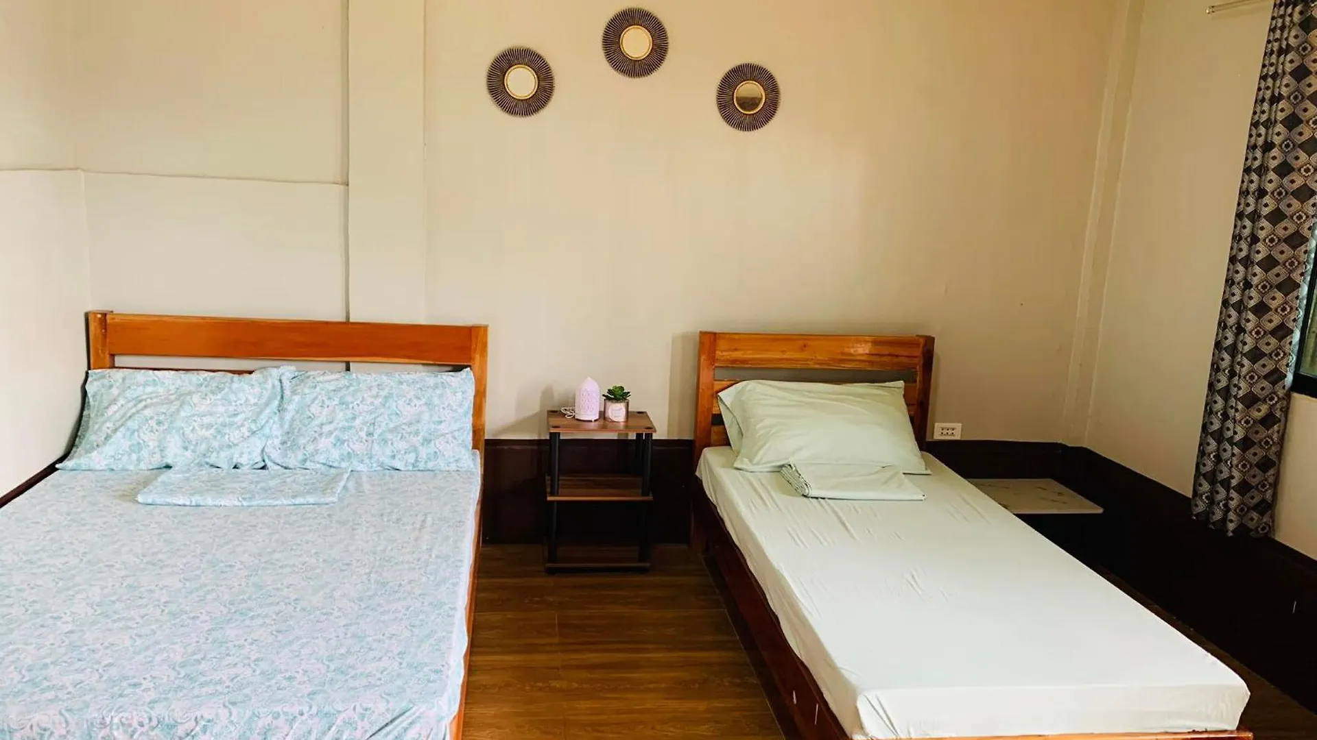 Emelita Affordable Bed And Breakfast Dauis